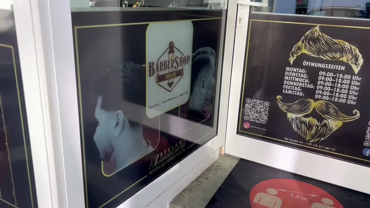 Barber Shop Brilon: Schwarz, Gold, scharfe Kante.